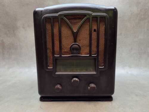 Art Deco Bakelite valve radio
