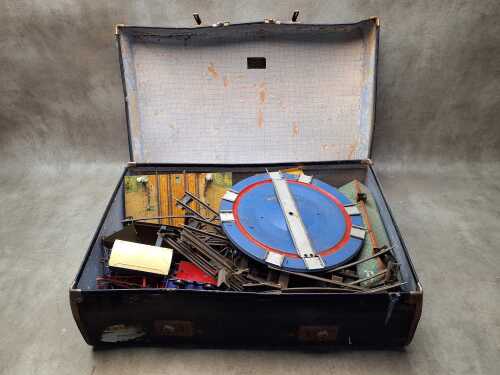 O scale tinplate model trains and accessories, mainly Hornby