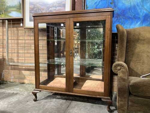 Timber two-door display cabinet