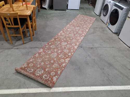 Machine-made synthetic Turkish hall runner
