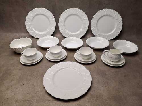 Coalport Countryware porcelain dinner setting for four