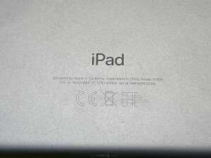 Apple iPad (6th Generation) - 4