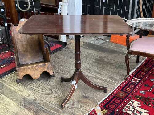 George III mahogany wine table