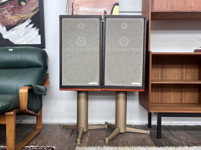 Pair of Luxman LX-77b stereo speakers