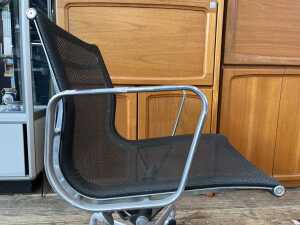 Eames Aluminium Group Management desk chair - 4