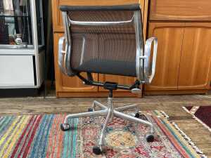 Eames Aluminium Group Management desk chair - 2