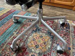 Eames Aluminium Group Management desk chair - 5