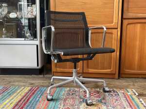 Eames Aluminium Group Management desk chair