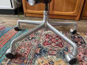 Eames Aluminium Group Management desk chair - 5