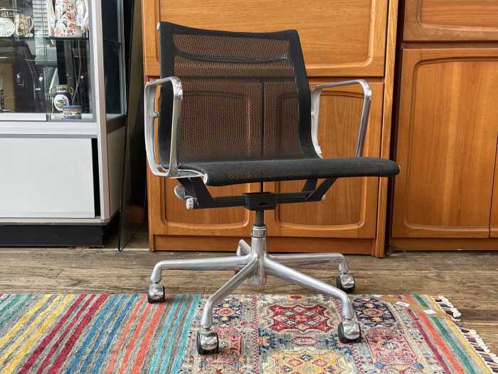 Eames Aluminium Group Management desk chair