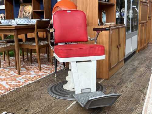 20 · Vintage Olymp barber's chair