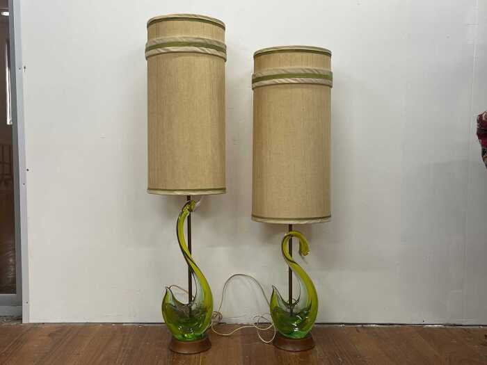 Two mid-century Murano swan art glass lamps
