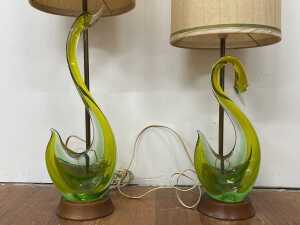 Two mid-century Murano swan art glass lamps - 2