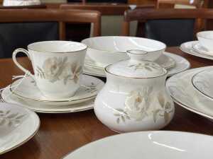 Royal Doulton 'Yorkshire Rose' porcelain dinner setting for six with servingware - 4