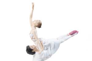 Royal Doulton 'Romeo & Juliet' limited edition porcelain figure - 2
