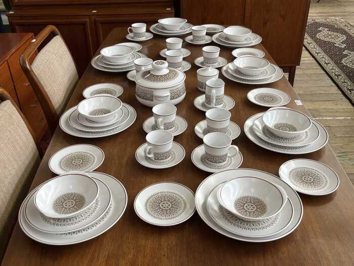 Noritake Progression 'Century' matte glazed porcelain dinner setting for eight