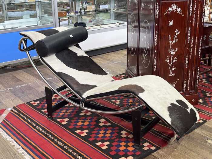 Replica Le Corbusier LC4 chaise lounge