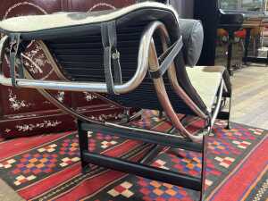 Replica Le Corbusier LC4 chaise lounge - 4