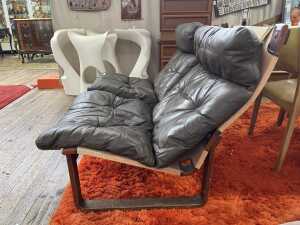 Pair of Tessa T8 lounge chairs - 4