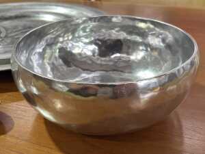 Don Shiel aluminium servingware 1980, including platters, salad servers, etc. - 3