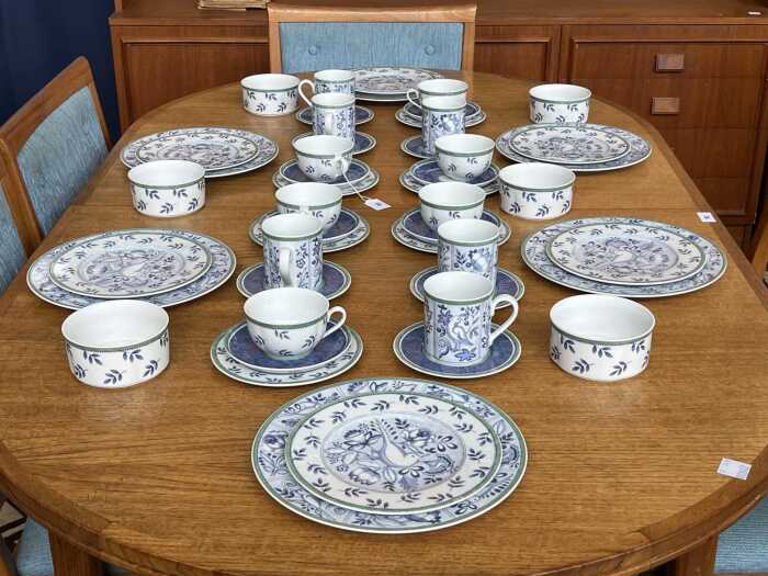 Villeroy and Boch 'Switch 3' porcelain dinner setting for six