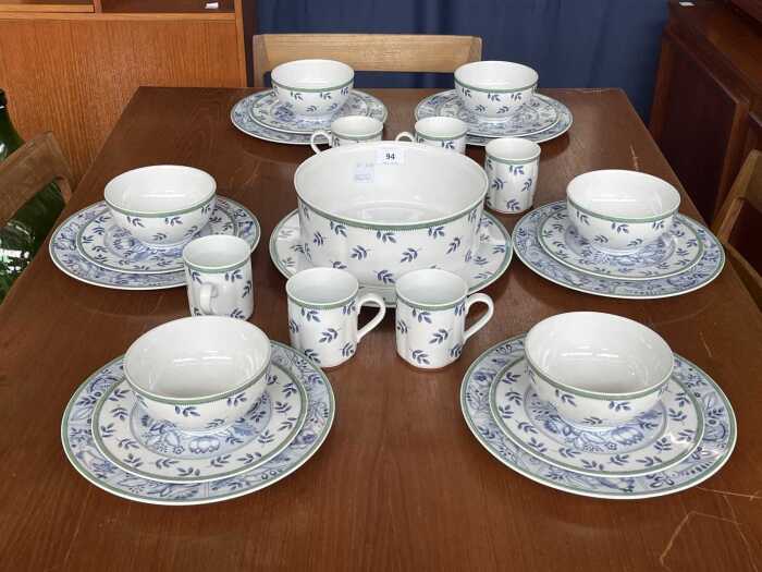 Villeroy and Boch 'Switch 3' porcelain dinner setting for six