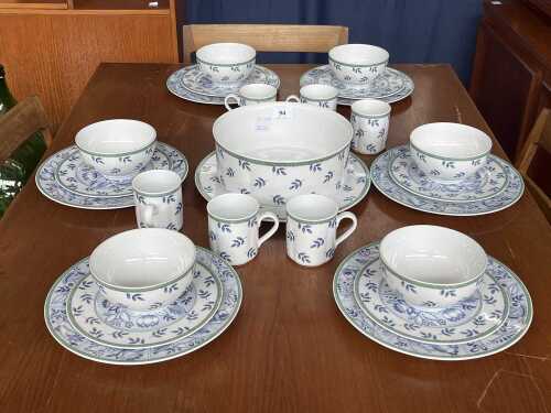 Villeroy and Boch 'Switch 3' porcelain dinner setting for six