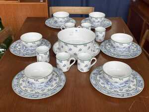 Villeroy and Boch 'Switch 3' porcelain dinner setting for six
