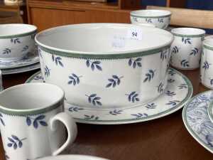 Villeroy and Boch 'Switch 3' porcelain dinner setting for six - 3
