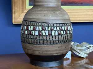 Italian Fratelli Fanciullacci hand-painted pottery brown table lamp - 2
