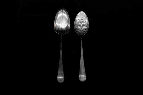 Two Georgian English sterling silver spoons, weight 83g