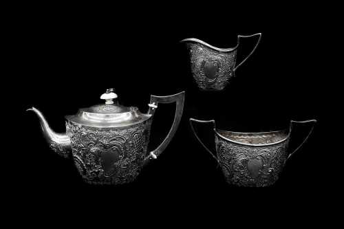 Victorian English sterling silver three piece tea service, total weight 790g
