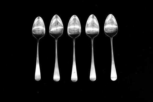 Five Georgian English sterling silver teaspoons, weight 53g