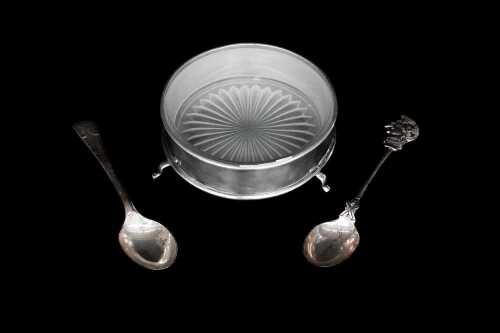 English sterling silver butter dish and two teaspoons, weight of silver 103g