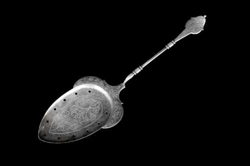 Antique European 830 silver vegetable server, weight 113g