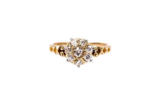 An antique diamond cluster ring in 18 carat yellow gold