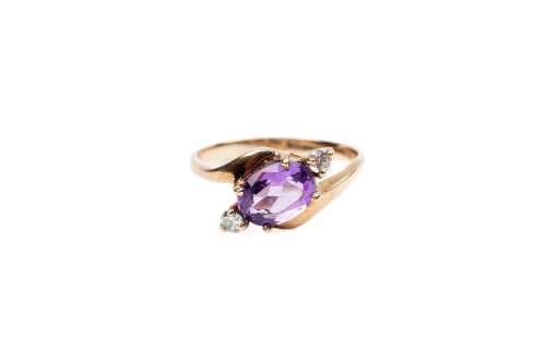 An amethyst and diamond ring in 9 carat yellow gold