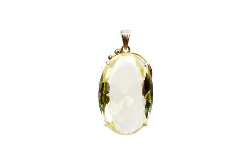 A citrine pendant in 14 carat yellow gold
