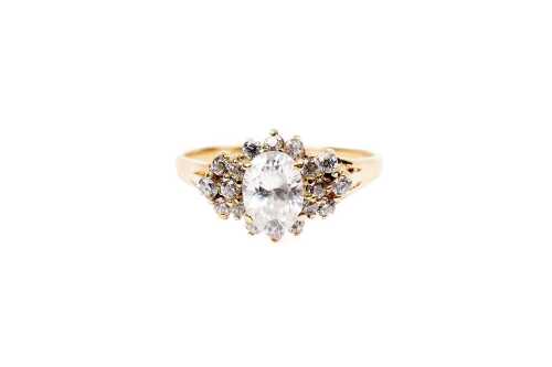 A cubic zirconia ring in 18 carat yellow gold