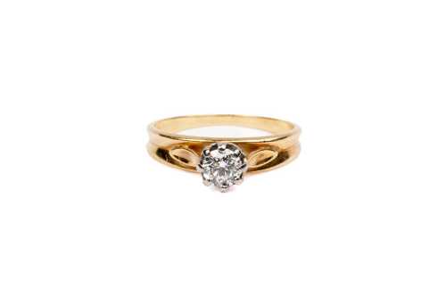 A diamond ring in 18 carat yellow gold and platinum
