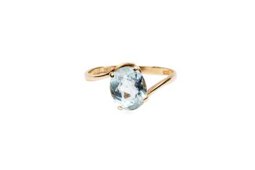 An aquamarine ring in 14 carat yellow gold