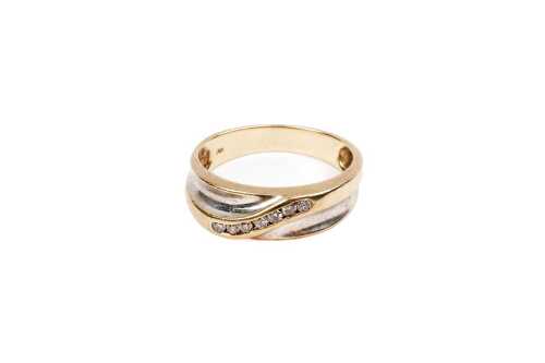 A diamond ring in 9 carat yellow and white gold