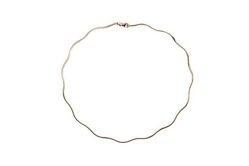 A wavy design collier in 9 carat yellow gold