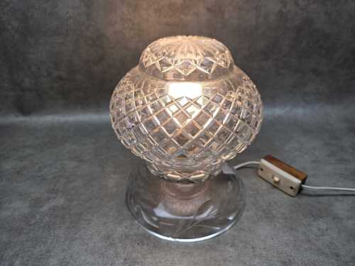 Cut crystal table lamp