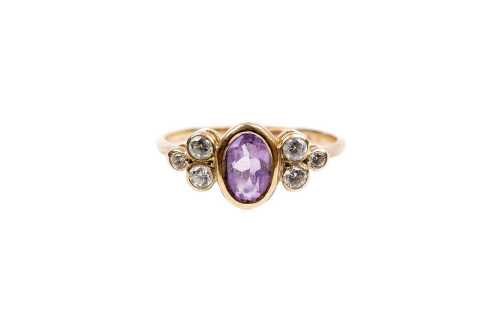 An amethyst and cubic zirconia ring in 9 carat yellow gold