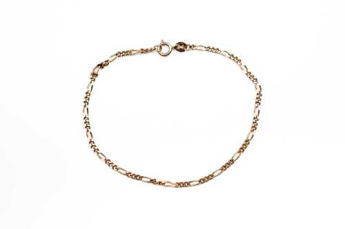A figaro link bracelet in 9 carat yellow gold