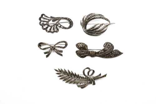 Collection of five vintage brooches in sterling silver