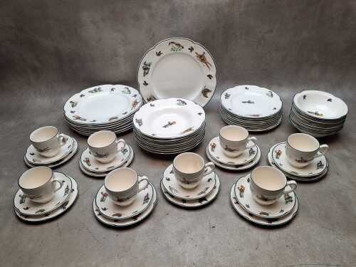 Johnson Brothers 'Brookshire' porcelain dinner setting for eight