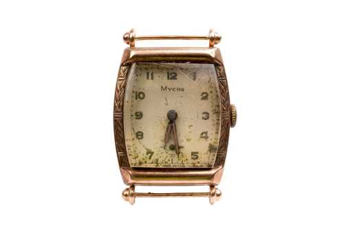 A vintage watch in 9 carat rose gold