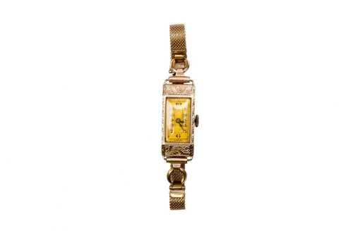 A vintage ladies watch in 9